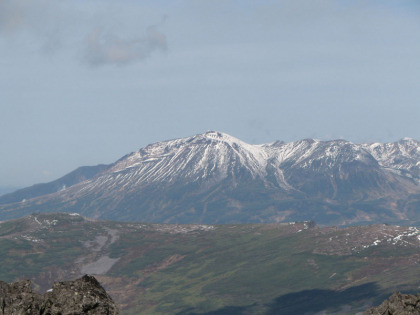 旭岳の遠景。記憶ではトムラウシ山を最初に見たのが旭岳の山頂からでした。