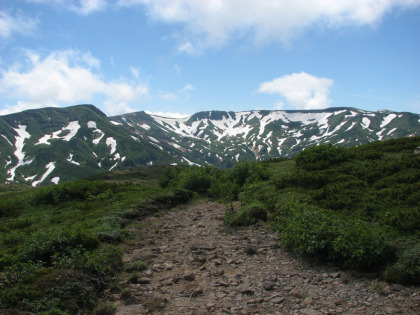 小化雲岳の方角の景観です。白と黒のコントラストが実にすばらしい景観を作り出しています。