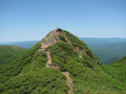 最後のピークから見た天狗岳の頂き。