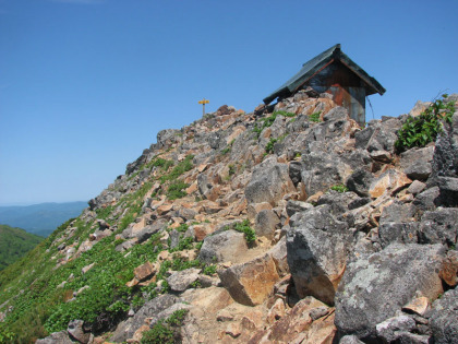 天狗岳の頂にある社