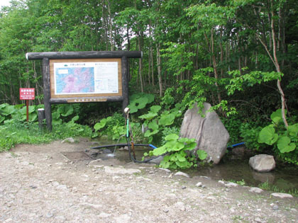 湧水、下山したときの何よりのごちそうです。靴もここで洗います