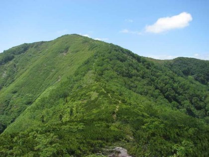 ウェンシリ岳を遠望します