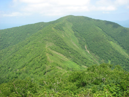 ポロナイ岳から見たウェンシリ岳と稜線