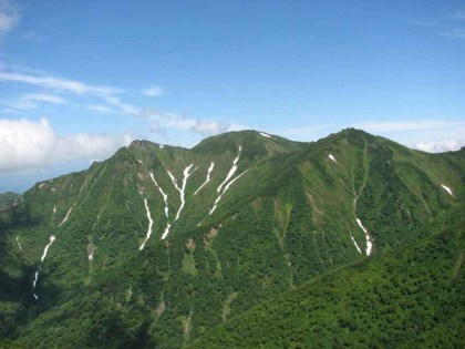 平山の崖の上から見たニセイカウシュッペ山