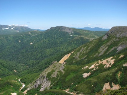 化雲岳から見た忠別岳