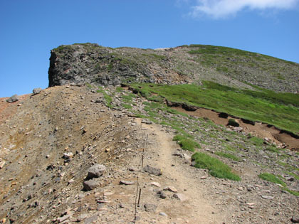 上ホロカメットク山への急坂路