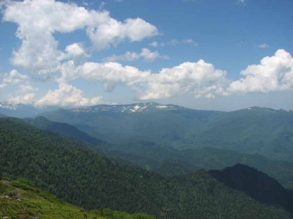 頂から見た平山連山