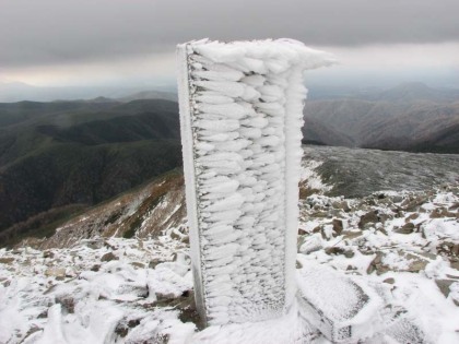 樹氷のように石柱がなっていました