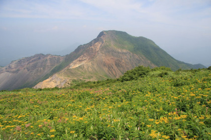 櫛ヶ峰。裏磐梯から見ると磐梯山とこの山が双耳峰で見えます