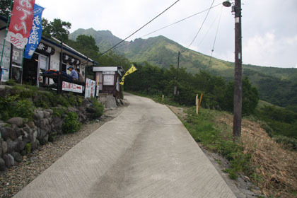 茶店。この時間（１４：５０頃）にはまだ営業をしていました。