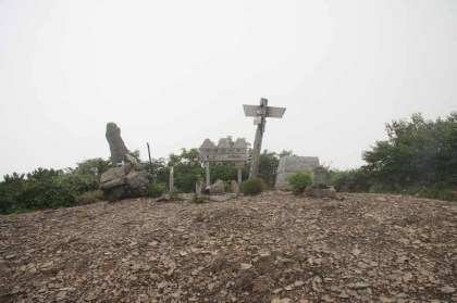 武尊山山頂。雨の日なので展望は全くありませんでした。