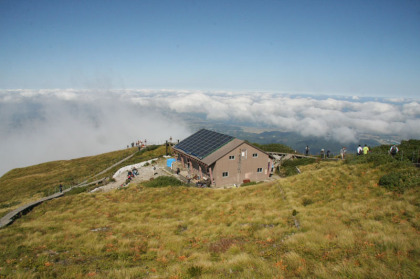 山頂の山小屋。