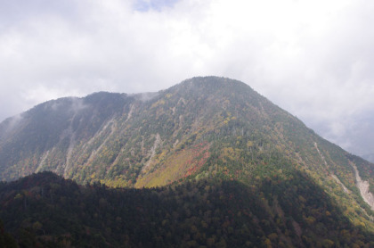 剣ノ山からみた皇海山。