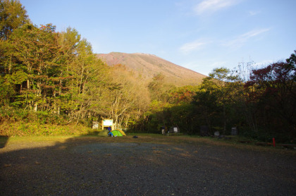 登山道の先にキャンプ場があります。