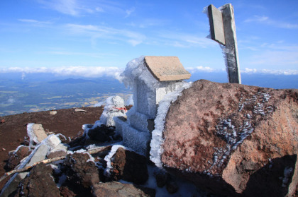 岩手山の山頂は凍てついていました。