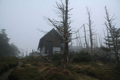 弥山の山小屋。事前に予約を取れば宿泊出来るようです。