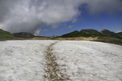 雪渓歩きを８月の内地でするとは思いませんでした。