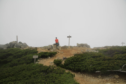 双六岳の山頂。この日、唯一通過した頂でした。