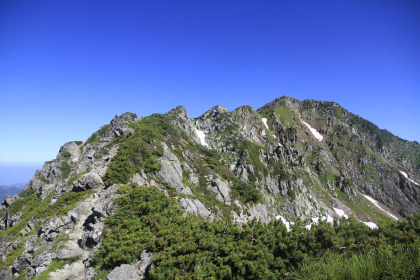 稜線を歩きながら黒岳に近づきます。