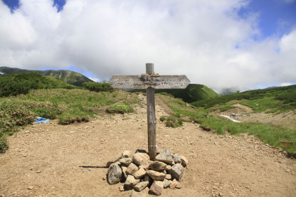 弓折岳の山頂。