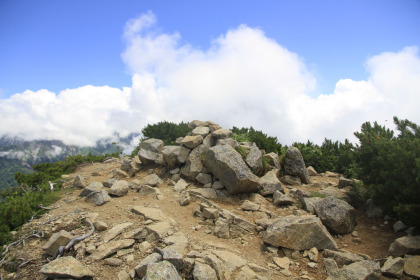 大ノマ岳の山頂には標識などはありません。その代わり上りはとてもきつい傾斜でした。