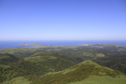 礼文岳の山頂から見たスコトン岬。