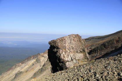 金庫岩が見えてきたら山頂はもうすぐです。