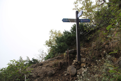 赤岳の山頂の直下の分岐で合流します。