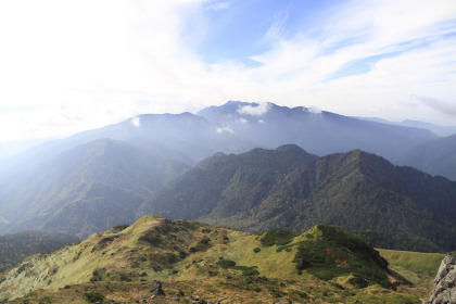 焼岳南峰からみた乗鞍岳。