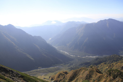 西穂高岳から見た上高地。