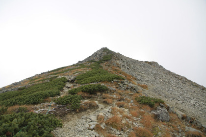 大喰岳の手前の中岳。