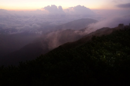 雲海に浮かぶ常念山脈。