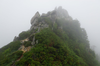 次々と現れる岩峰。