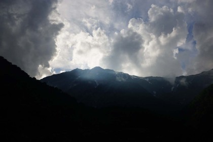 雲がかかる白馬岳。