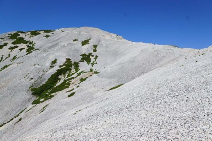 白馬鑓ヶ岳の白い稜線。