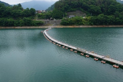 麦山の浮橋。