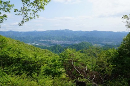 高柄山からは上野原の市街が一望できます。