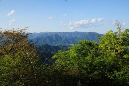 九鬼山から見た西の山並み。