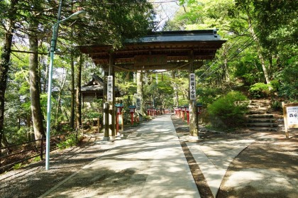 いったん、表参道に出てから、浄心門から3号路に入ります。