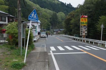 都合で藤野駅まで歩きました。陣馬山登山口を過ぎます。