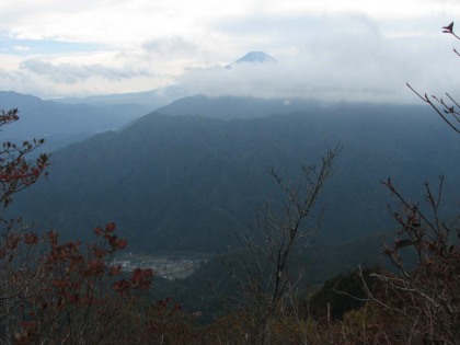 滝子山の山頂から見た富士山。