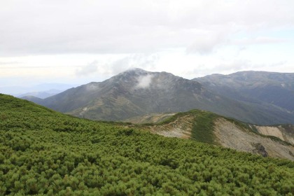 三俣蓮華岳から見た黒部五郎岳。