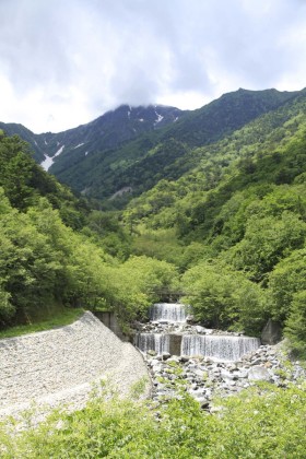 野呂川越しに見る北岳。