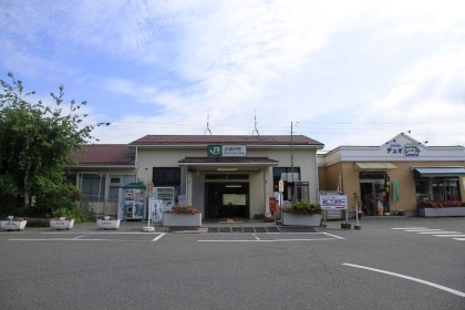 起点は小淵沢駅。