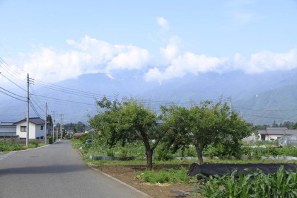 麓から見た八ヶ岳。今回の山旅で八ヶ岳の山容が見られたのは初日だけでした。