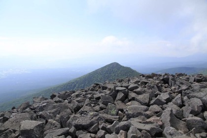 編笠山から見た西岳。