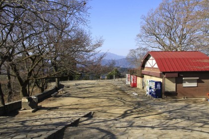 高尾山の山頂は人がいません。