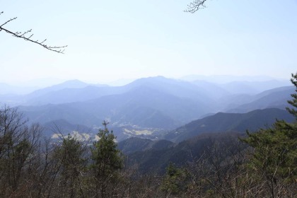 三国山から見た富士山。