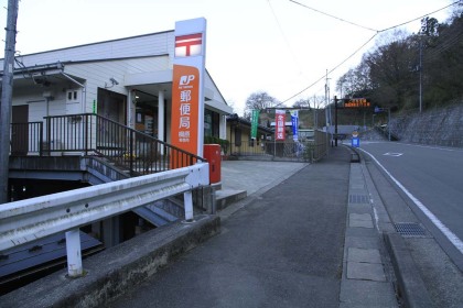 棡原のバス停。バスの最終便の出た跡だったので、上野原駅まで歩くことになりました。