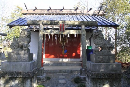 急斜面を上り詰めたところに金比羅神社があります。